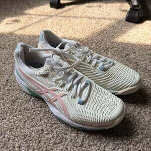 ASICS Women's Solution Speed FF 2 Tennis Shoes, White/Frosted Rose